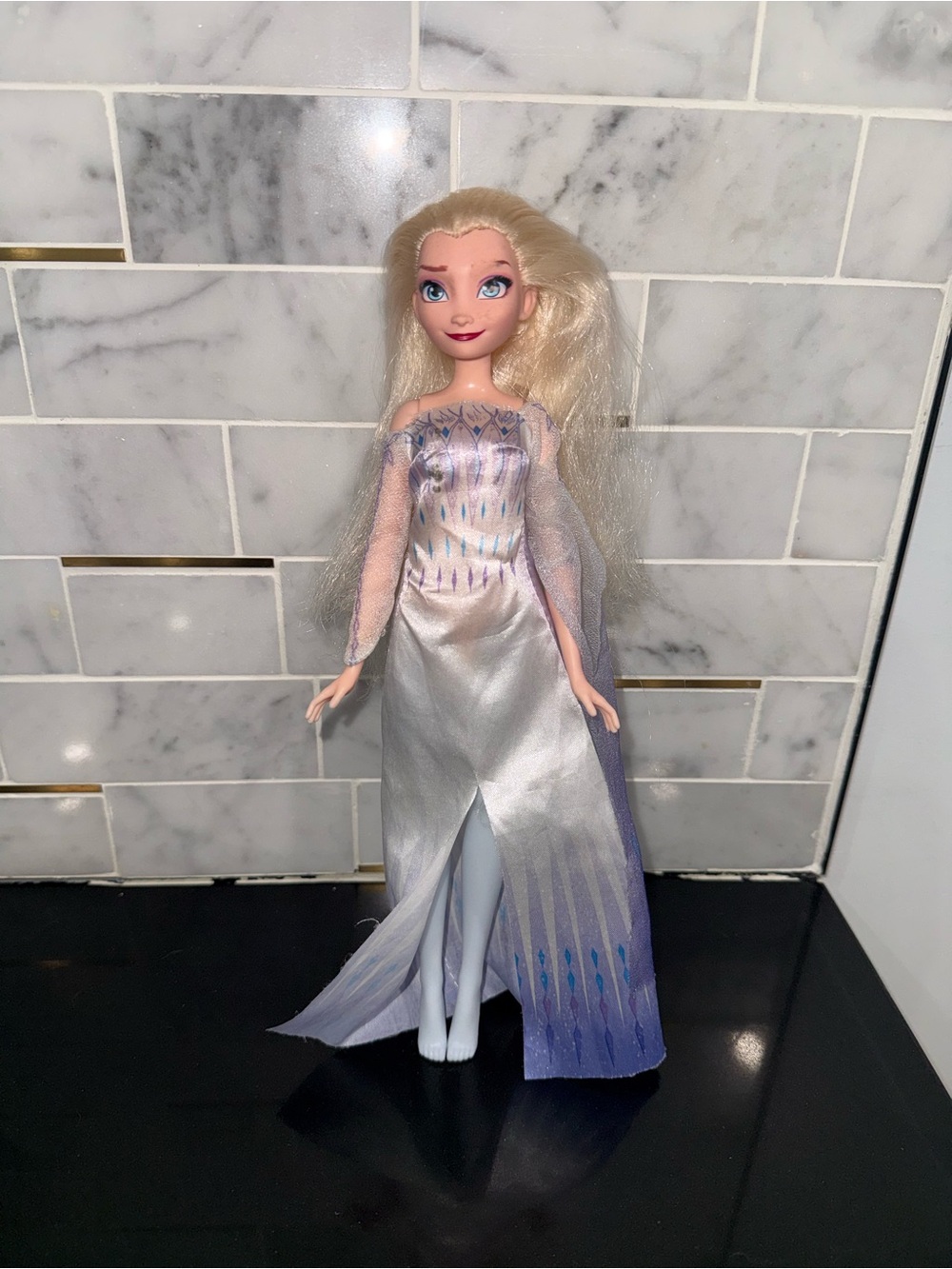 Disney 2018 Hasbro Frozen 2 Snow Queen Elsa Fashion Doll, Dress Long Blonde Hair